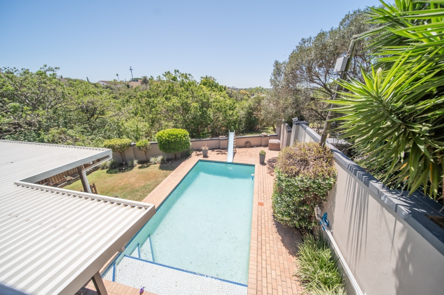 5 Bedroom Property for Sale in Beacon Bay Eastern Cape